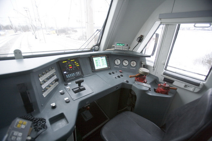 gas turbine-electric locomotive